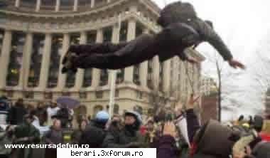 caterinca - Bah daca tot pune lumea puoze cu ei...pun si - Frecatul mentei